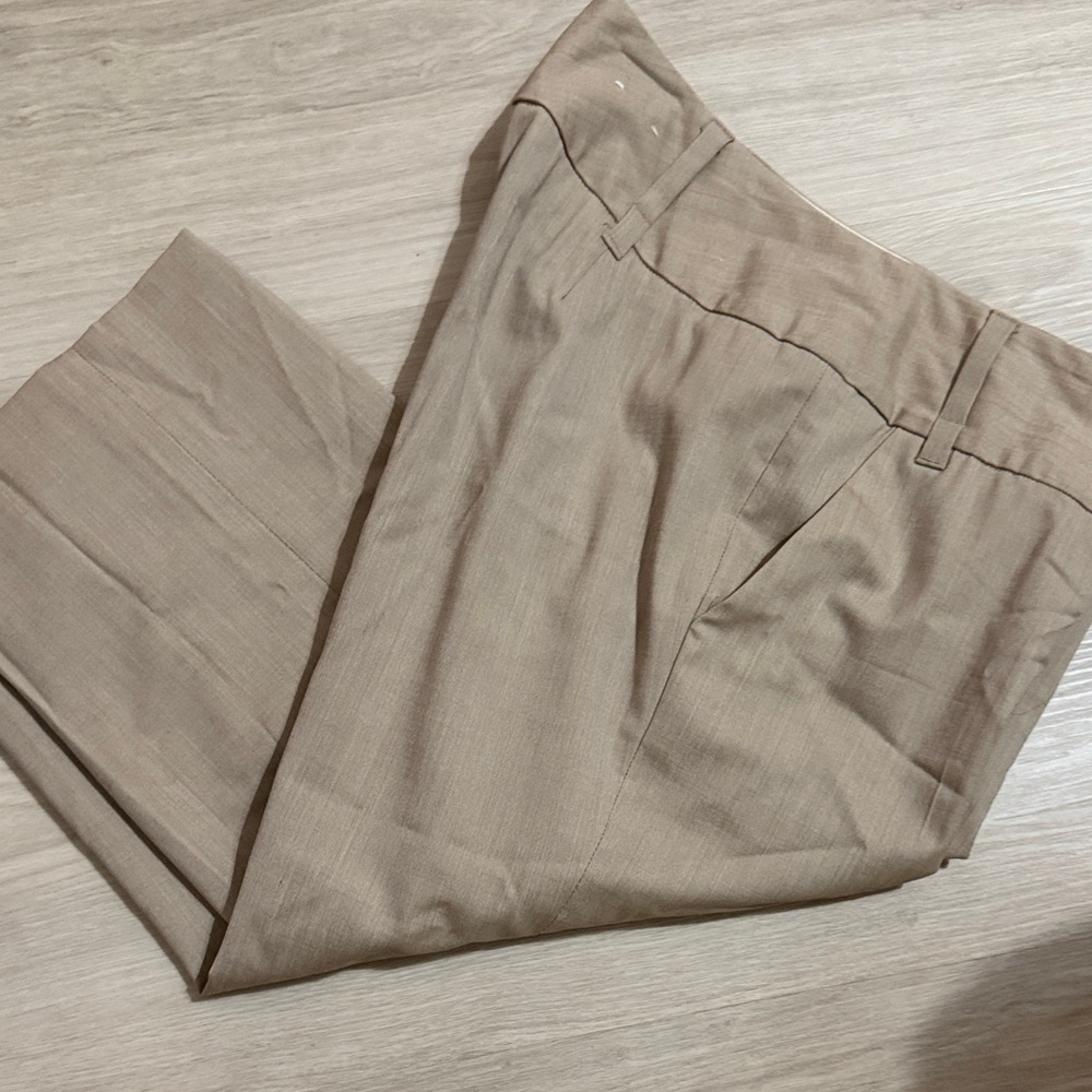 Banana Republic Women's Beige Capris